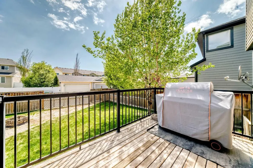 34 Kingsland Heights SE Airdrie AB T4A 0A3