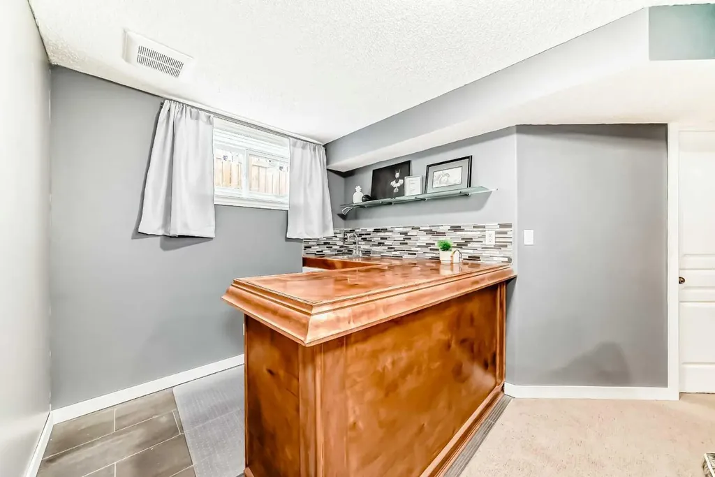 34 Kingsland Heights SE Airdrie AB T4A 0A3