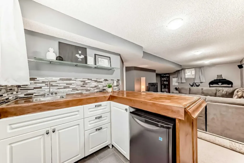 34 Kingsland Heights SE Airdrie AB T4A 0A3