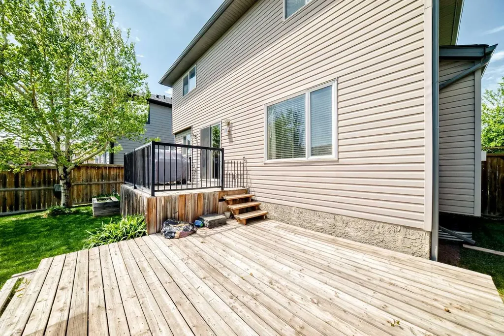 34 Kingsland Heights SE Airdrie AB T4A 0A3
