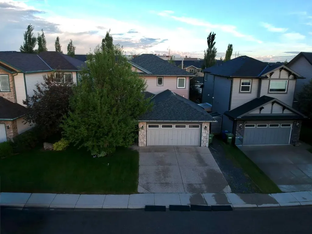 34 Kingsland Heights SE Airdrie AB T4A 0A3