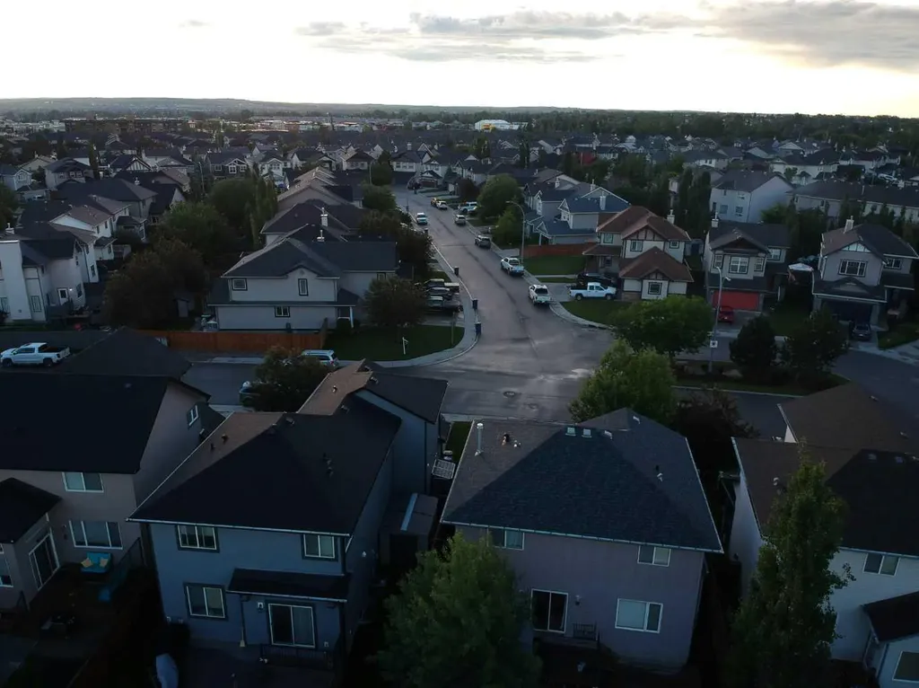 34 Kingsland Heights SE Airdrie AB T4A 0A3