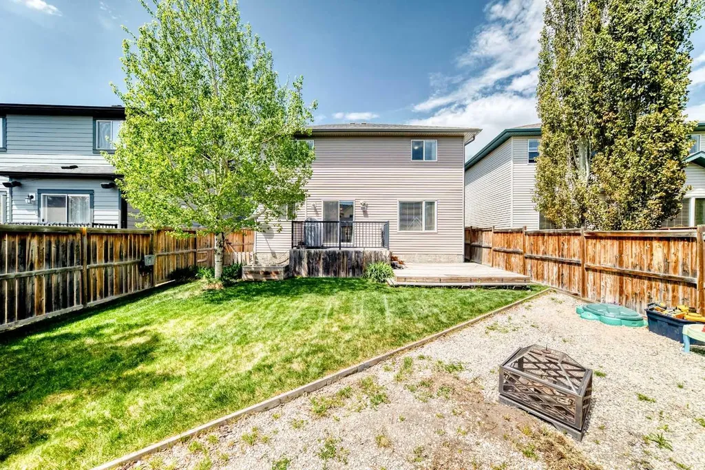 34 Kingsland Heights SE Airdrie AB T4A 0A3