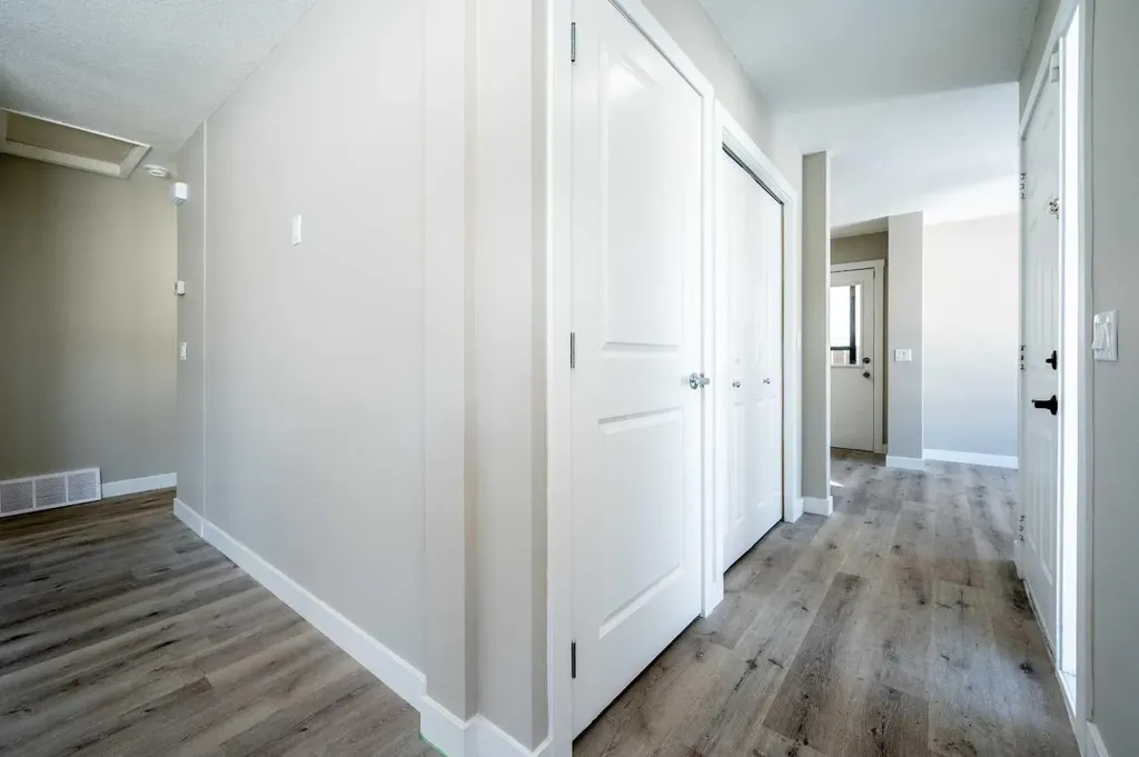 255 Castleridge Drive NE Calgary AB T3J 1P3