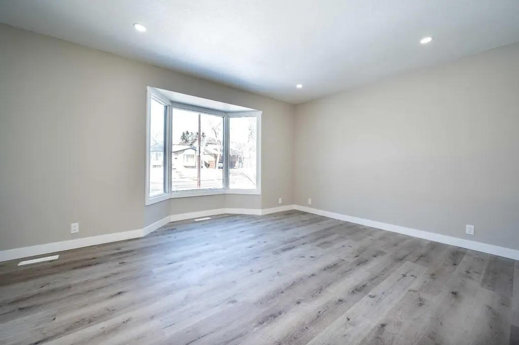 255 Castleridge Drive NE Calgary AB T3J 1P3