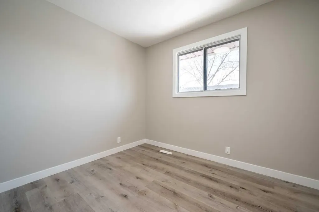 255 Castleridge Drive NE Calgary AB T3J 1P3