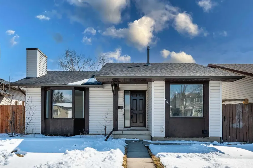 255 Castleridge Drive NE Calgary AB T3J 1P3