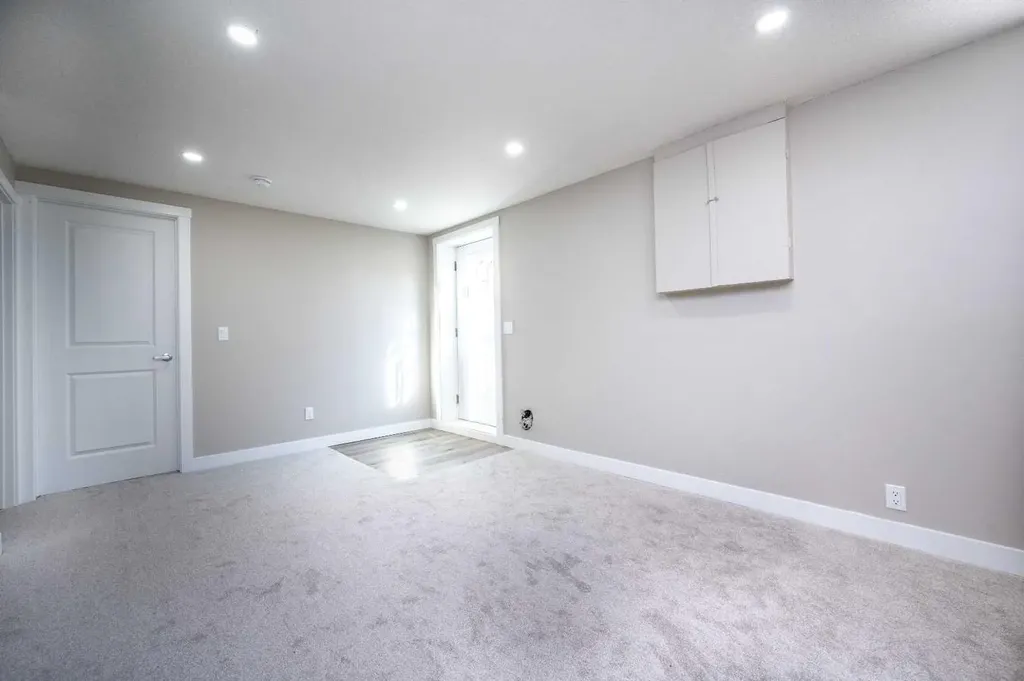 255 Castleridge Drive NE Calgary AB T3J 1P3