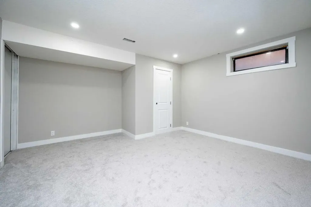 255 Castleridge Drive NE Calgary AB T3J 1P3