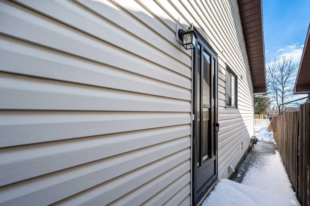 255 Castleridge Drive NE Calgary AB T3J 1P3