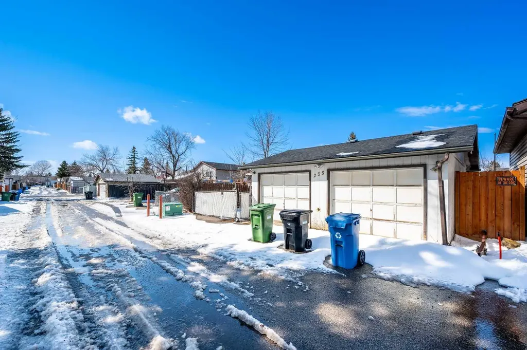 255 Castleridge Drive NE Calgary AB T3J 1P3