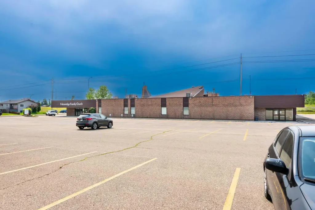 255 Castleridge Drive NE Calgary AB T3J 1P3