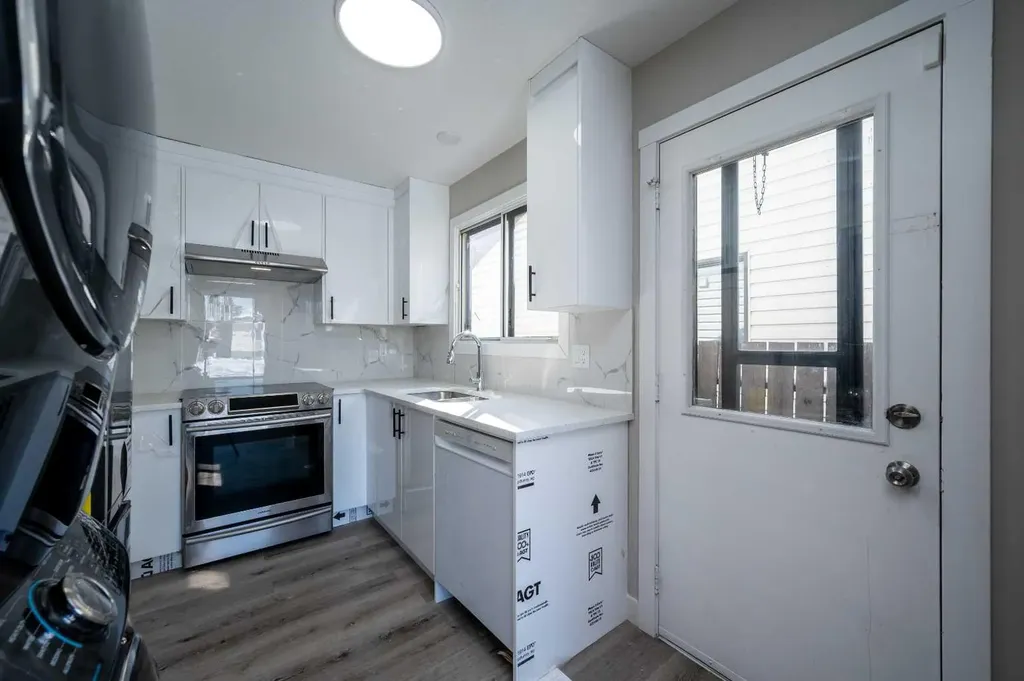 255 Castleridge Drive NE Calgary AB T3J 1P3