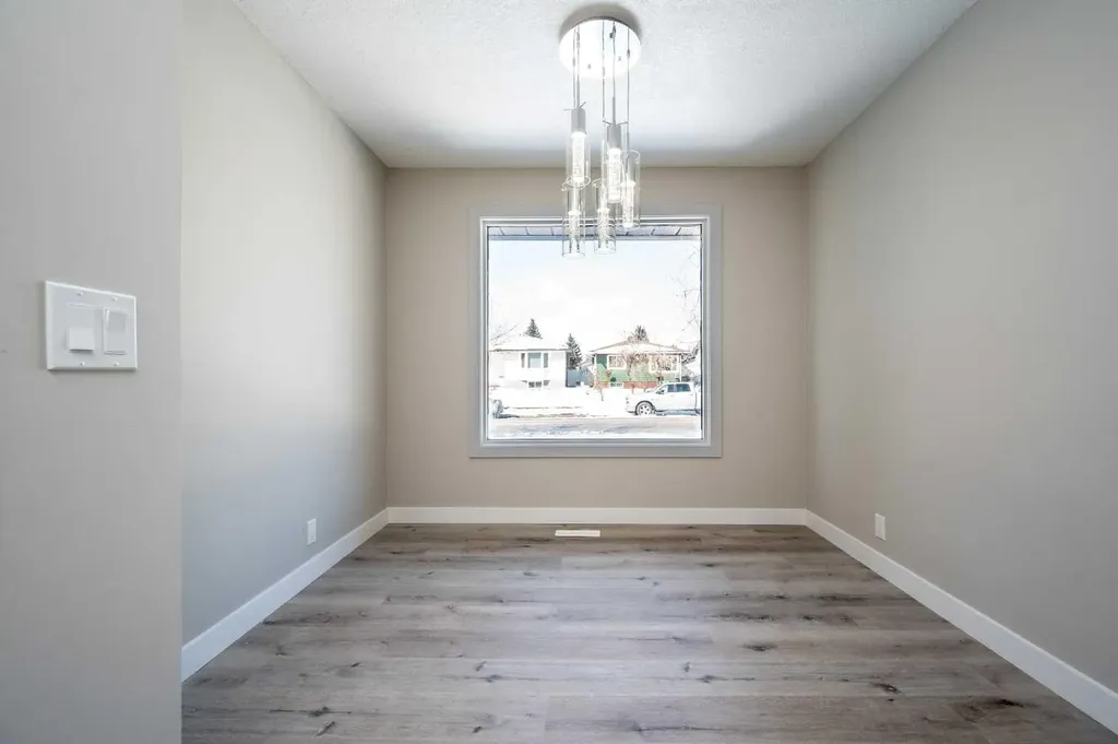 255 Castleridge Drive NE Calgary AB T3J 1P3