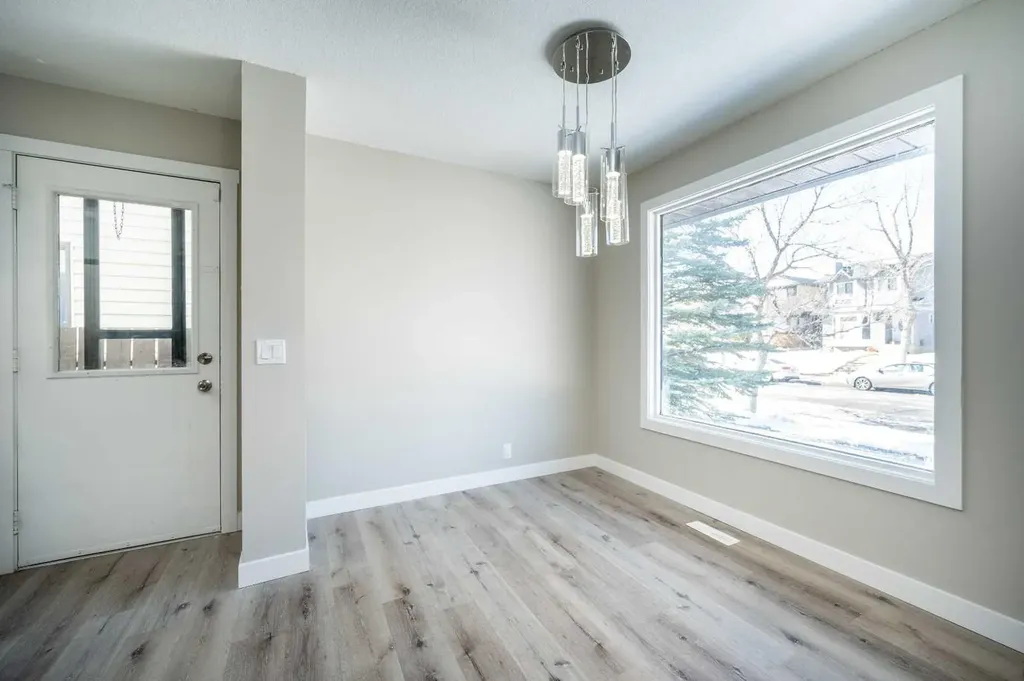 255 Castleridge Drive NE Calgary AB T3J 1P3