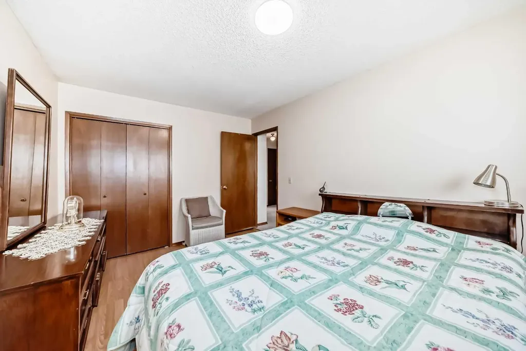 970 Berkley Drive NW Calgary AB T3K 1A2