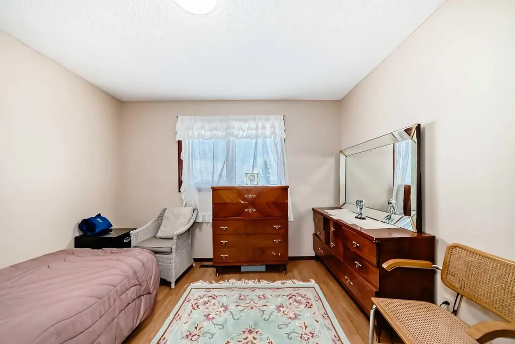 970 Berkley Drive NW Calgary AB T3K 1A2