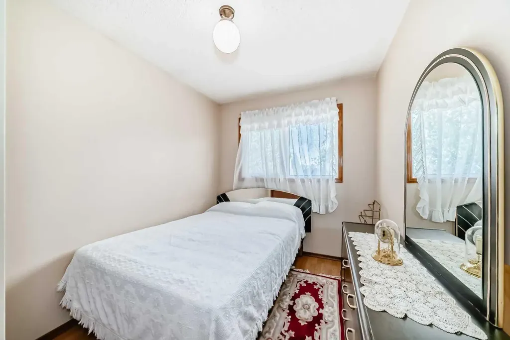 970 Berkley Drive NW Calgary AB T3K 1A2
