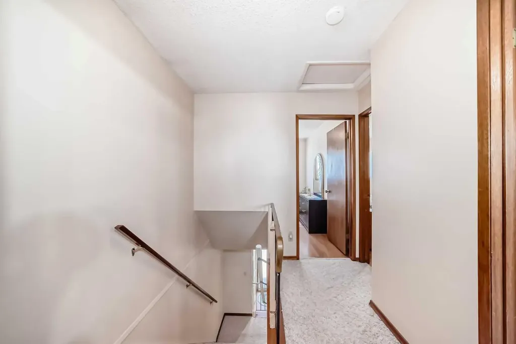 970 Berkley Drive NW Calgary AB T3K 1A2