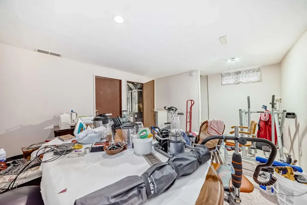 970 Berkley Drive NW Calgary AB T3K 1A2