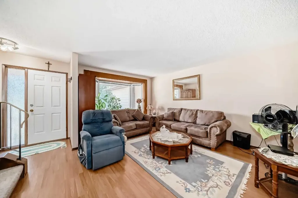 970 Berkley Drive NW Calgary AB T3K 1A2