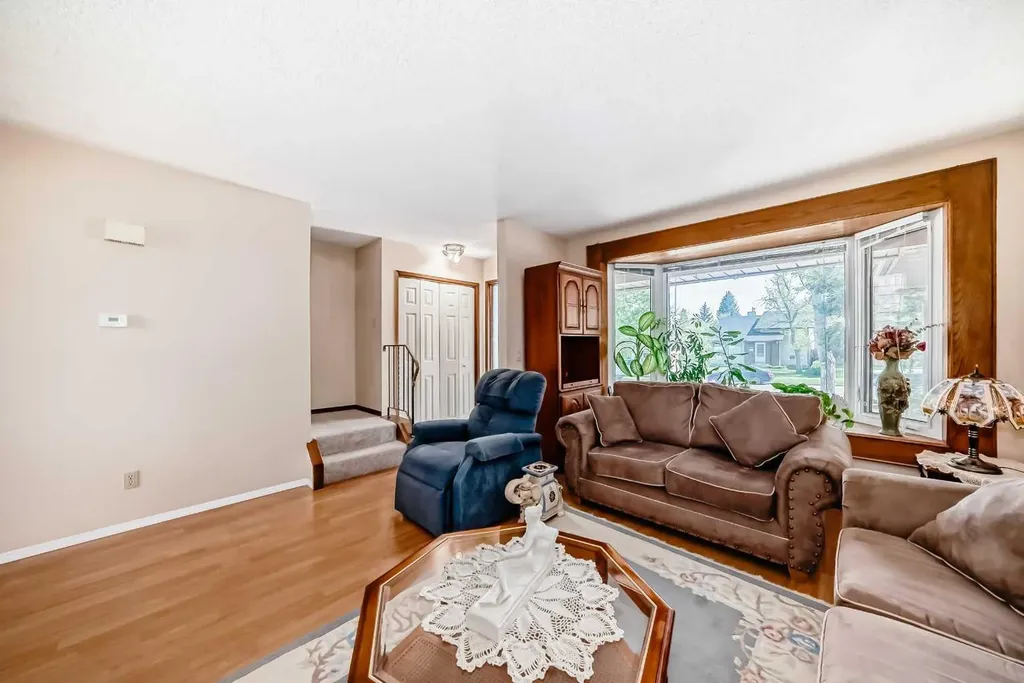 970 Berkley Drive NW Calgary AB T3K 1A2