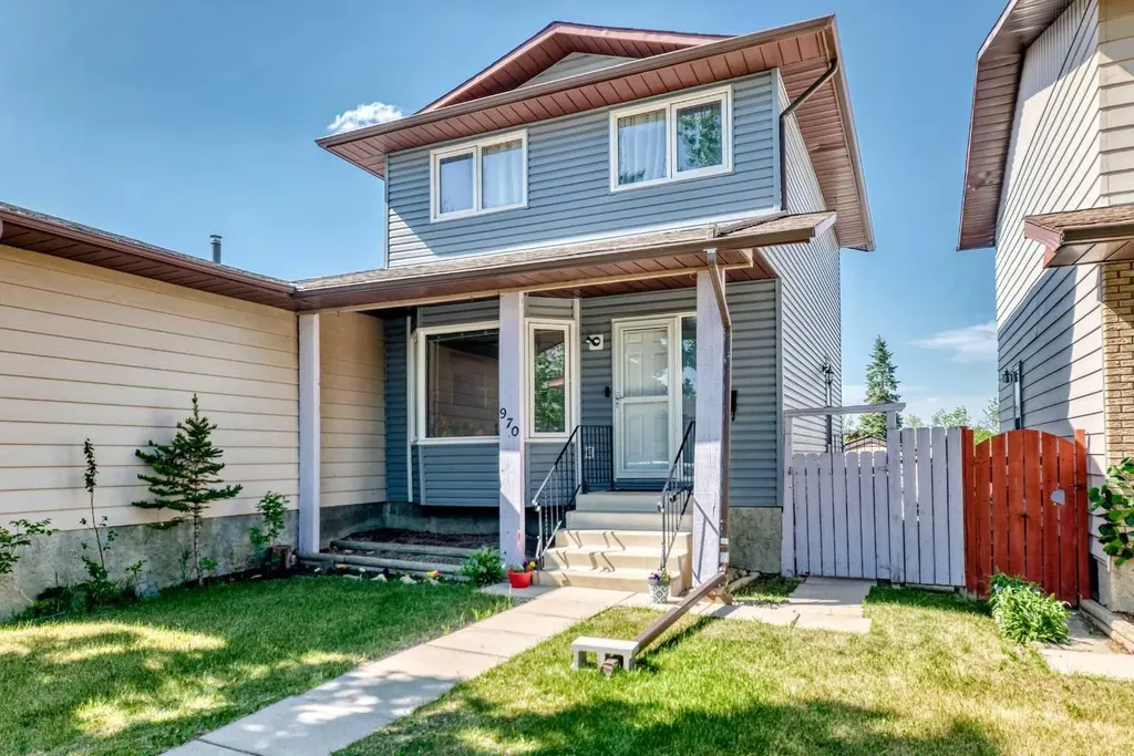 970 Berkley Drive NW Calgary AB T3K 1A2