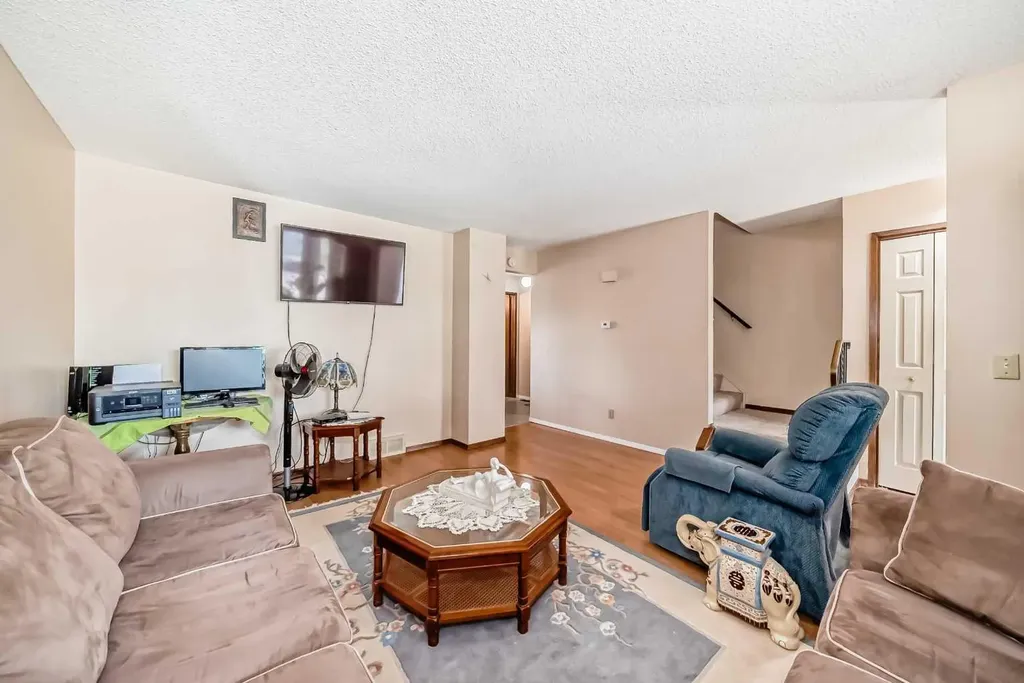 970 Berkley Drive NW Calgary AB T3K 1A2