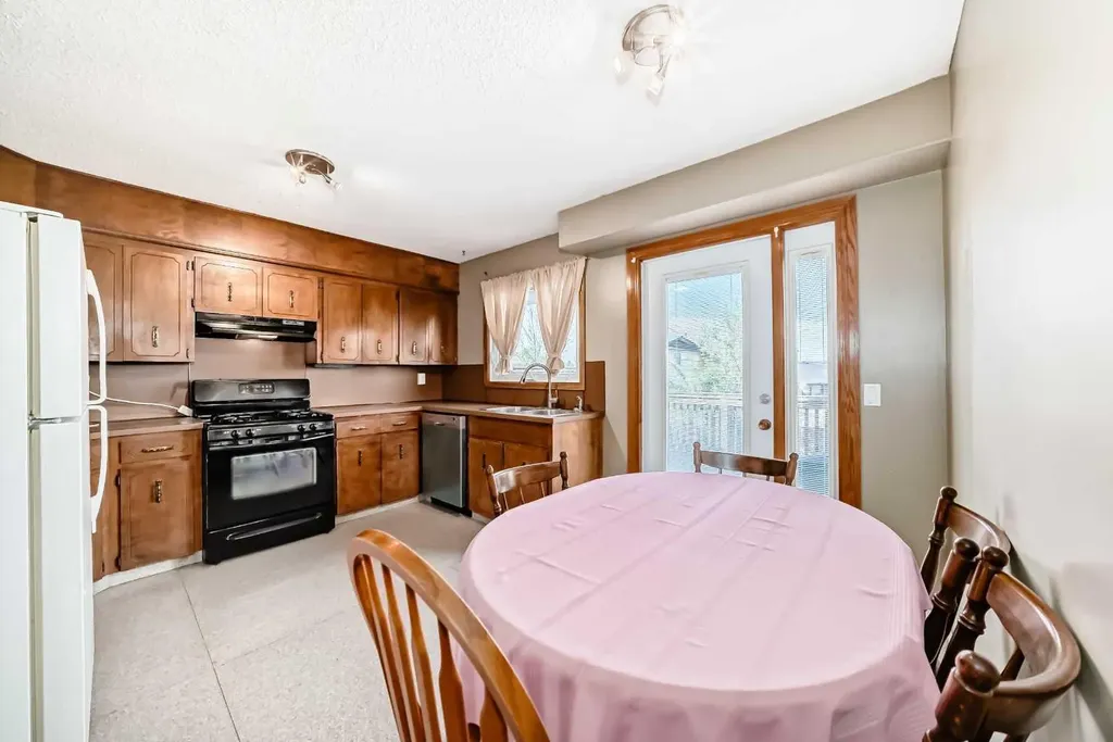 970 Berkley Drive NW Calgary AB T3K 1A2