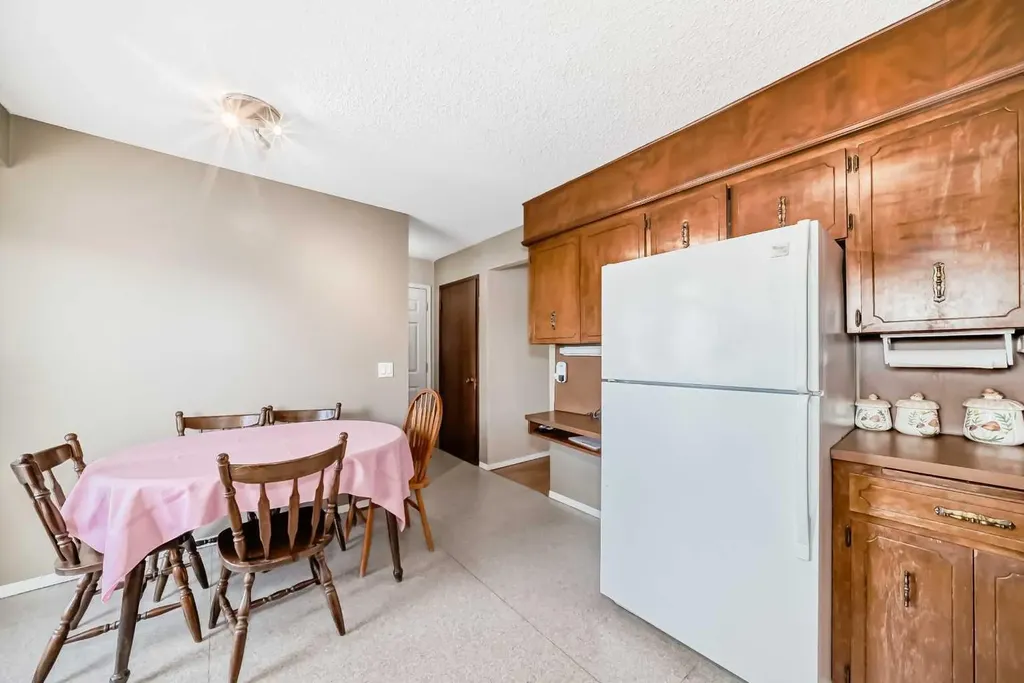 970 Berkley Drive NW Calgary AB T3K 1A2