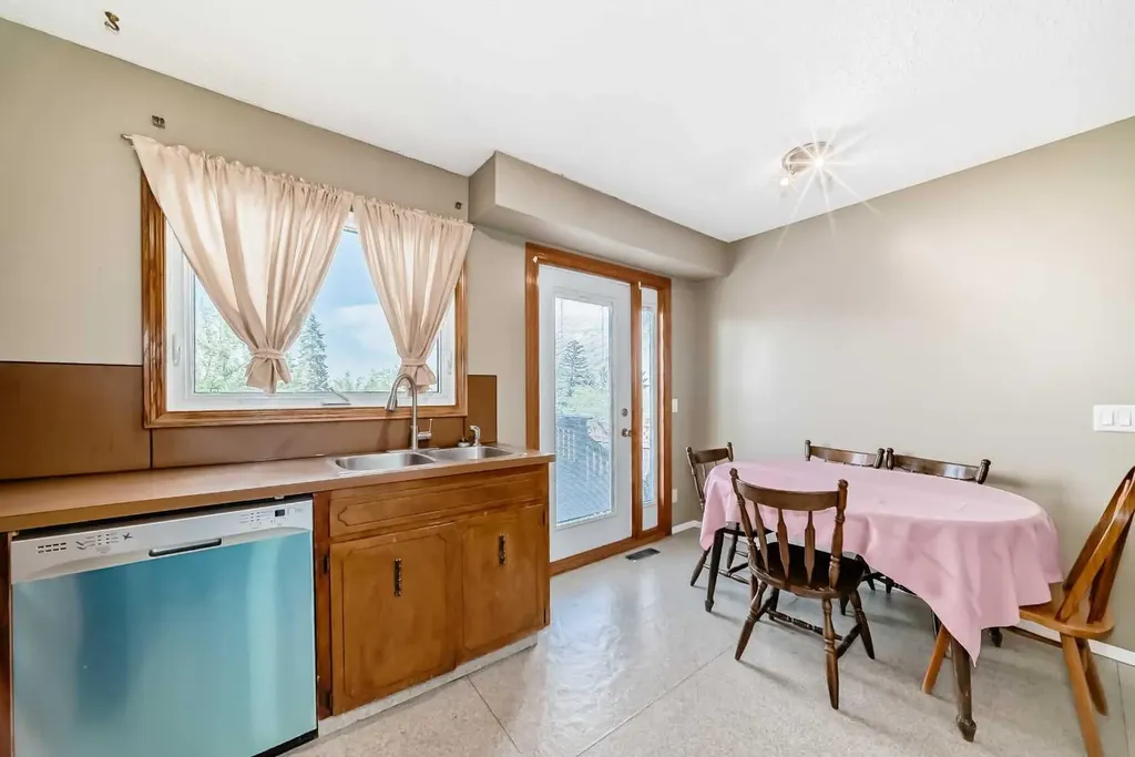 970 Berkley Drive NW Calgary AB T3K 1A2