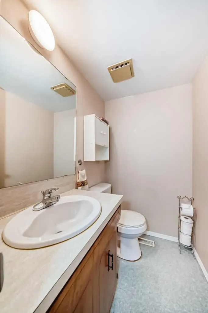 970 Berkley Drive NW Calgary AB T3K 1A2