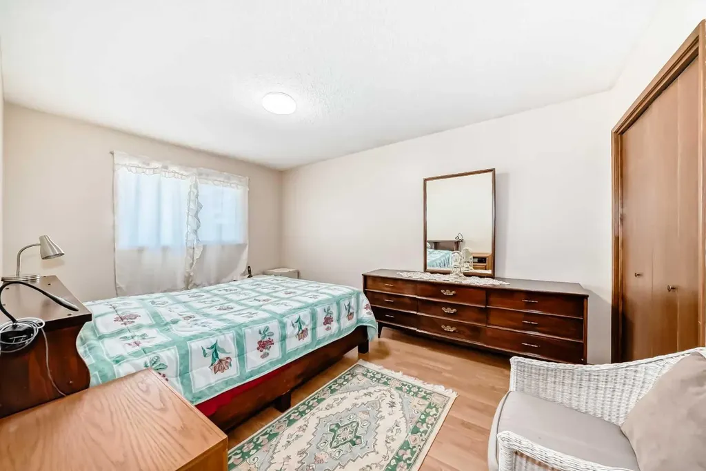 970 Berkley Drive NW Calgary AB T3K 1A2
