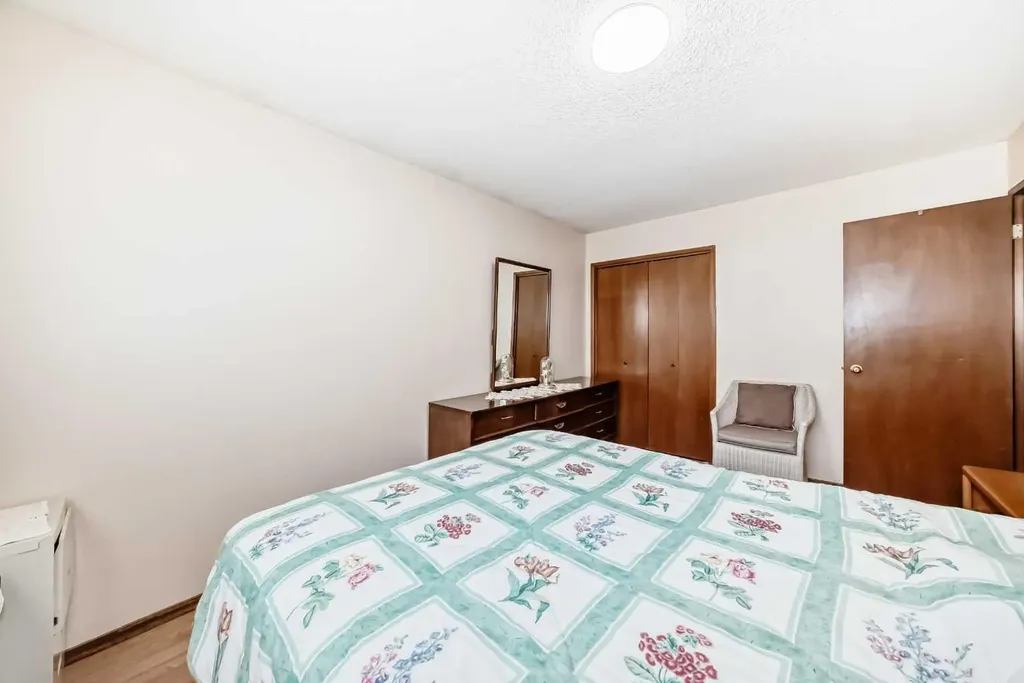970 Berkley Drive NW Calgary AB T3K 1A2