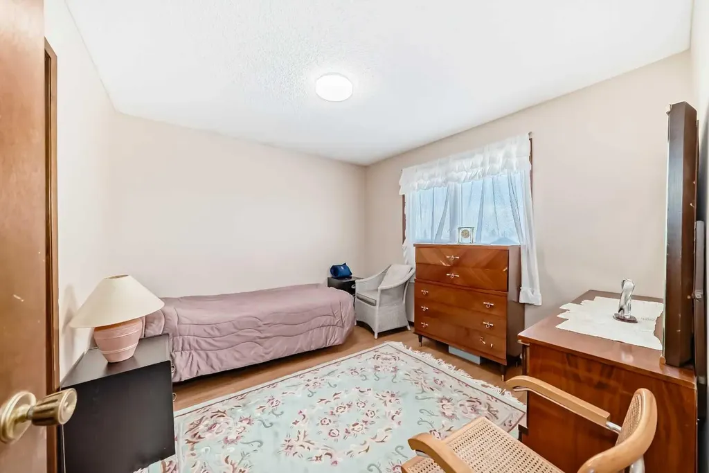 970 Berkley Drive NW Calgary AB T3K 1A2
