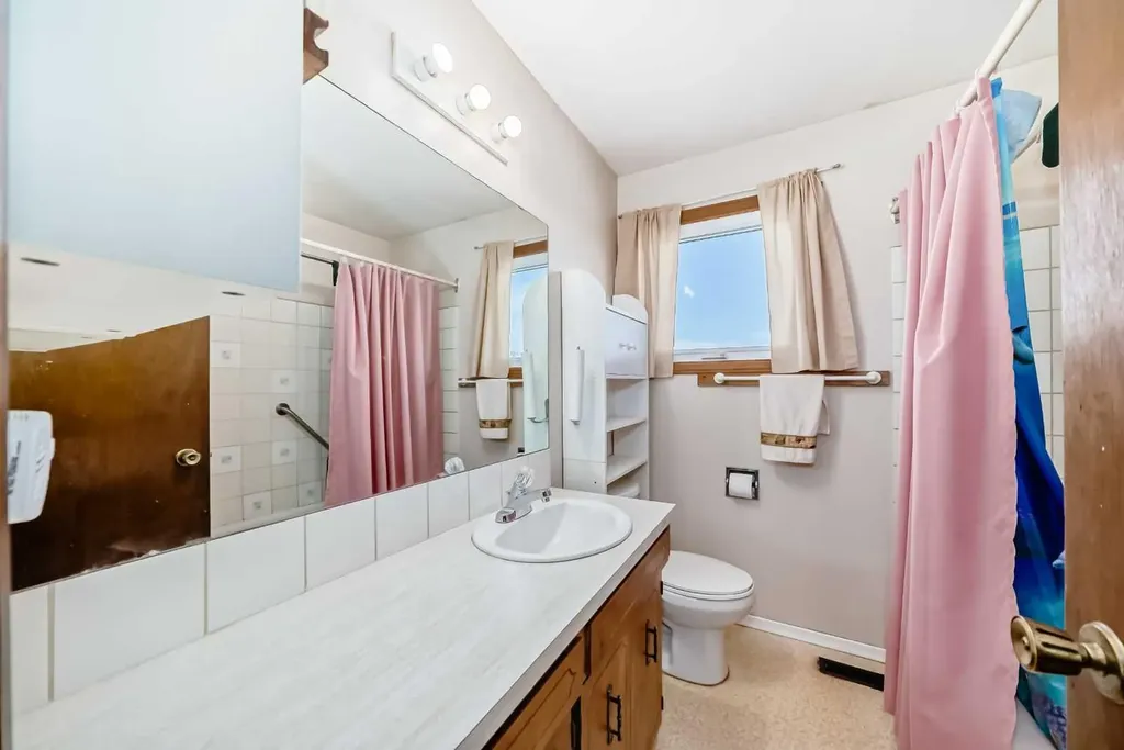 970 Berkley Drive NW Calgary AB T3K 1A2