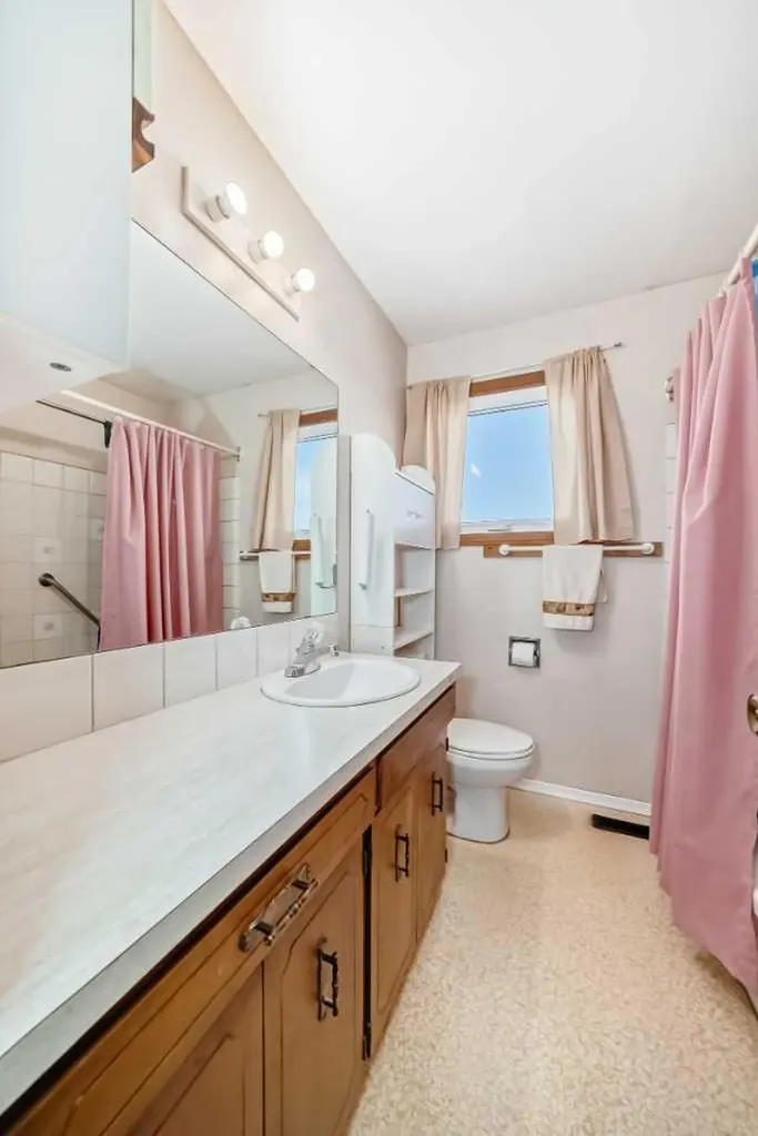 970 Berkley Drive NW Calgary AB T3K 1A2
