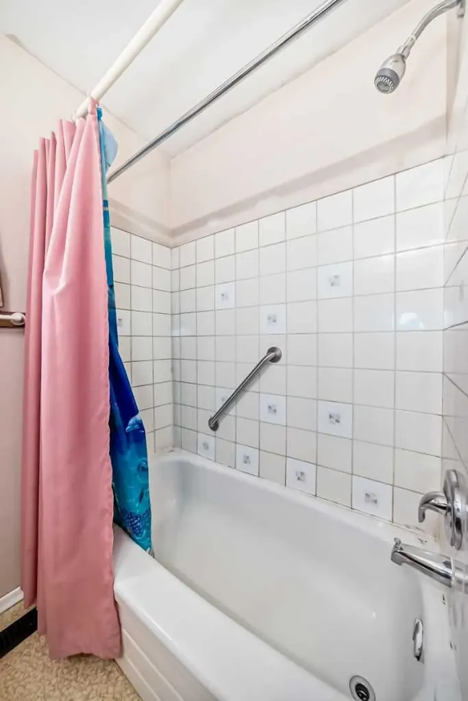 970 Berkley Drive NW Calgary AB T3K 1A2