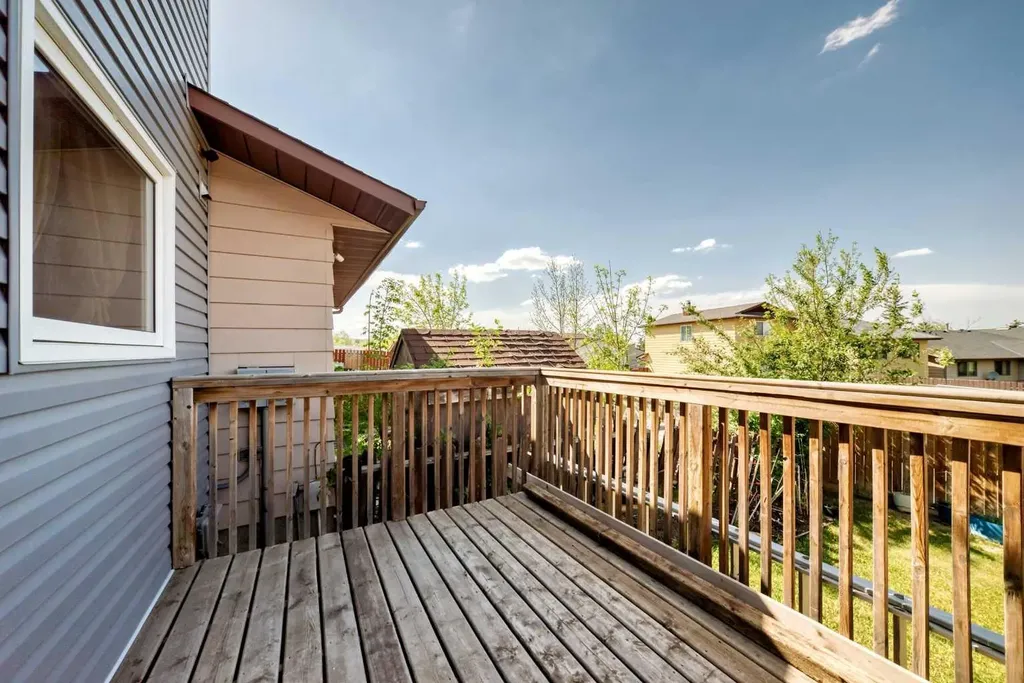 970 Berkley Drive NW Calgary AB T3K 1A2
