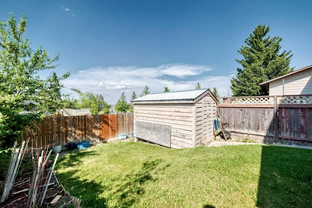 970 Berkley Drive NW Calgary AB T3K 1A2