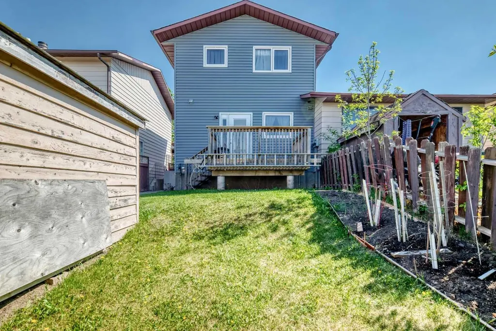 970 Berkley Drive NW Calgary AB T3K 1A2