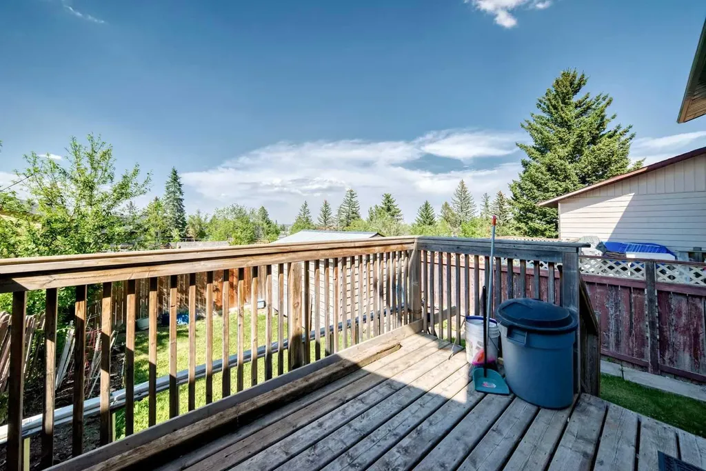 970 Berkley Drive NW Calgary AB T3K 1A2