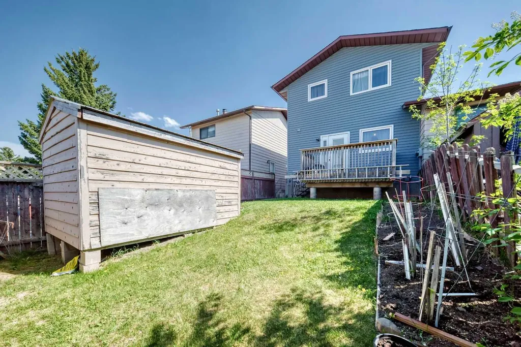970 Berkley Drive NW Calgary AB T3K 1A2