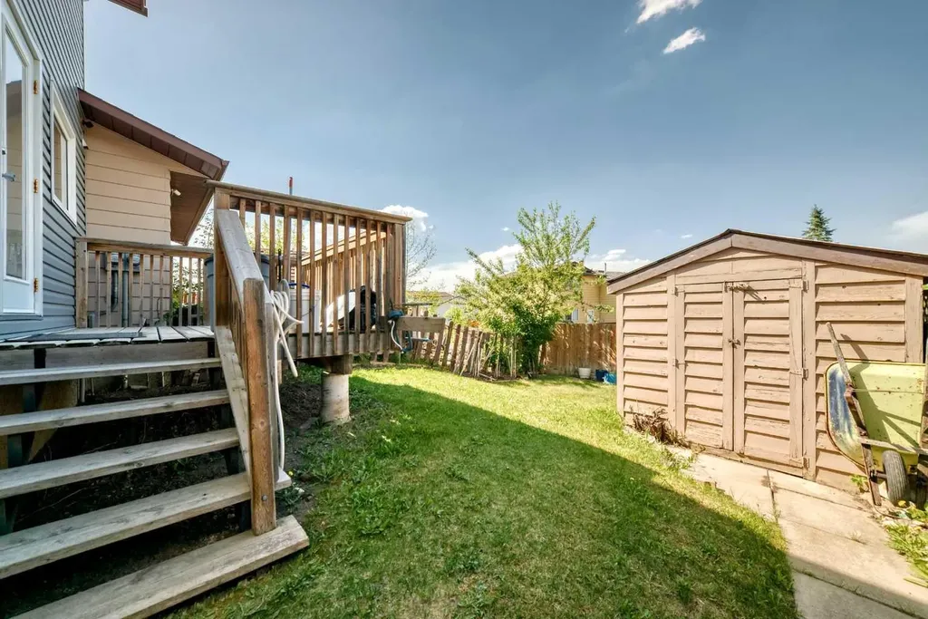 970 Berkley Drive NW Calgary AB T3K 1A2