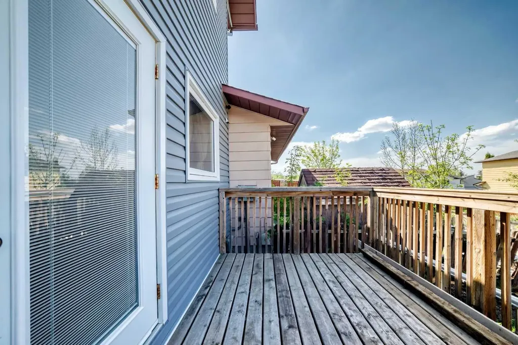 970 Berkley Drive NW Calgary AB T3K 1A2