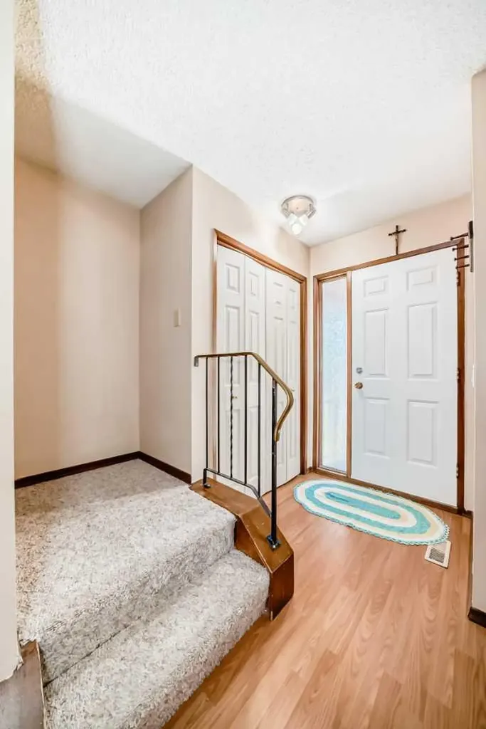 970 Berkley Drive NW Calgary AB T3K 1A2