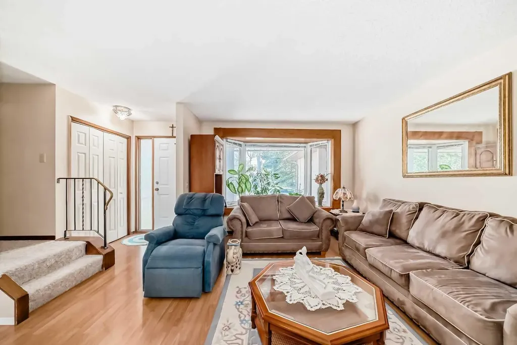 970 Berkley Drive NW Calgary AB T3K 1A2