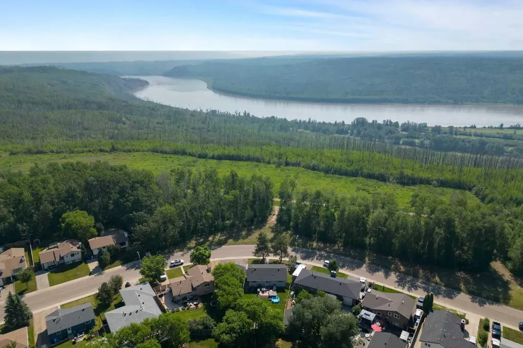 149 Ermine Crescent Fort Mcmurray AB T9H 4M7