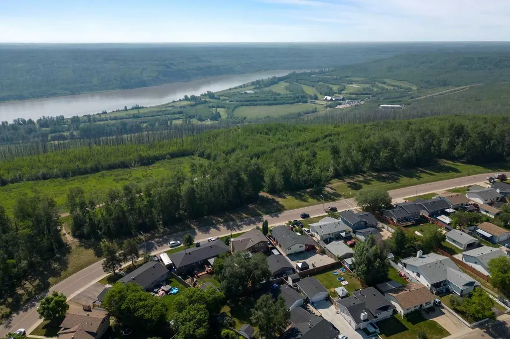 149 Ermine Crescent Fort Mcmurray AB T9H 4M7