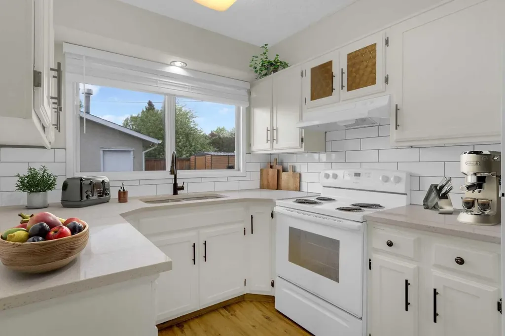 452 Queen Alexandra Way SE Calgary AB T2J 3P1
